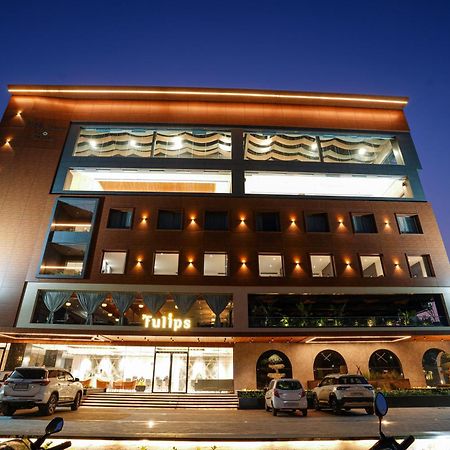 Hotel Tulips Grand Hyderabad Exterior foto