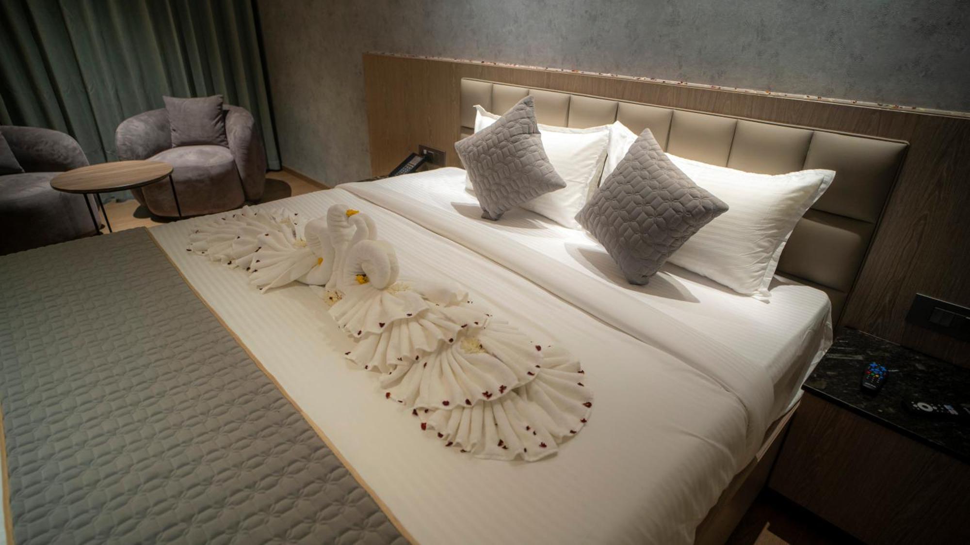 Hotel Tulips Grand Hyderabad Exterior foto