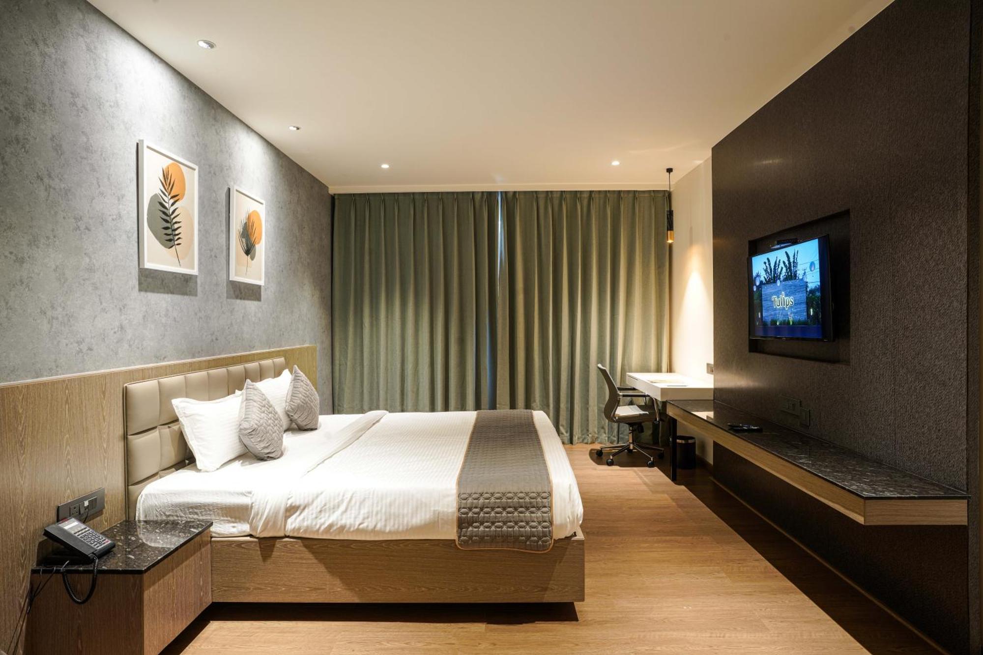 Hotel Tulips Grand Hyderabad Exterior foto