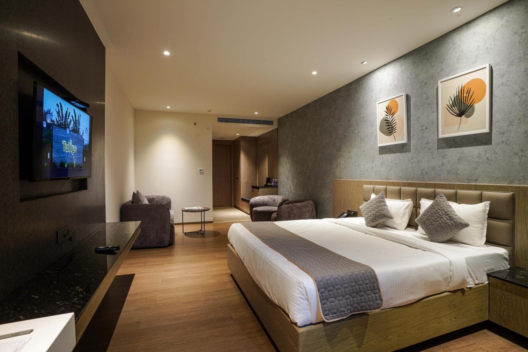 Hotel Tulips Grand Hyderabad Exterior foto